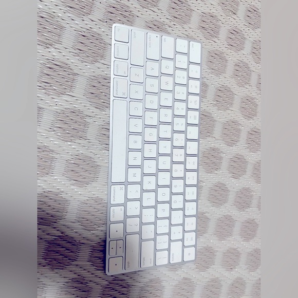 Apple magic keyboard barely use in great condition